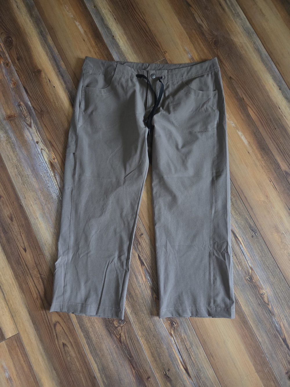 Patagonia Women's Olive-Taupe Chino Drawstring Capris